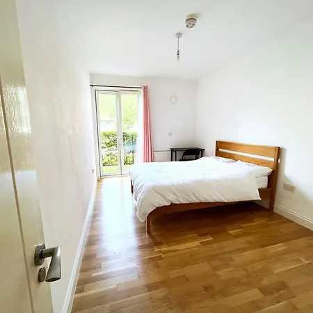 Bedroom 2, Queens Road Londra Esterno foto